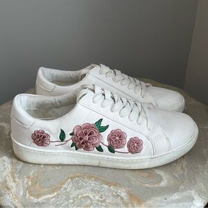 Comfortview 9W Women’s White Sneakers Pink Floral Embroidery Faux Leather